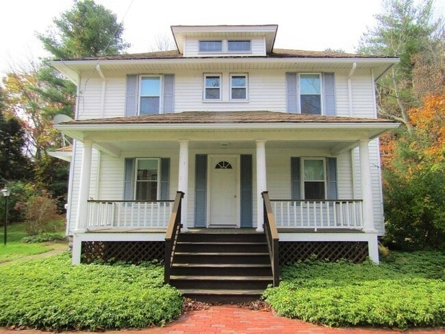 Building Photo - 304 South St