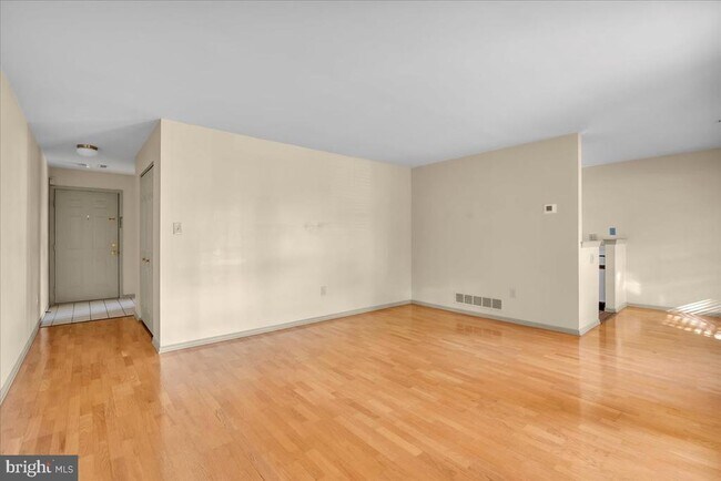 Building Photo - 376 Tavistock Rd