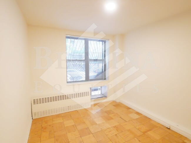 Interior Photo - 211-213 East 73rd Street