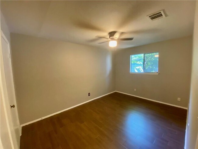 Foto del edificio - 6501 Chesterfield Ave