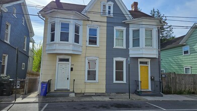 Building Photo - 342-344 N Mulberry St