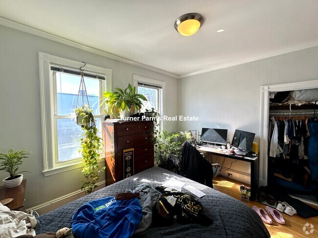 Building Photo - 15 Farragut Ave