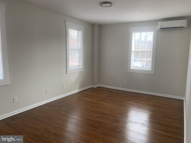 Foto del edificio - 9829 Solomons Island Rd