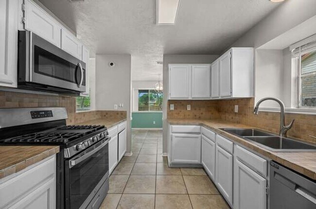 Foto del edificio - 4 Bedroom Single Family Home in Pflugerville