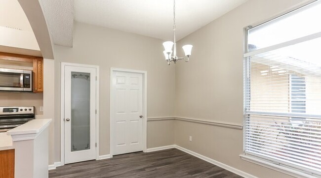 Building Photo - 310 Lake Bluff Ct