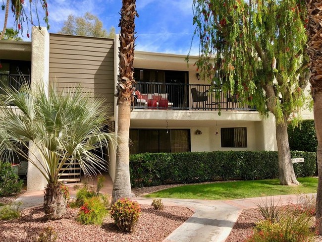 Building Photo - Nicely Updated 2 Bedroom Condo in The Palms!