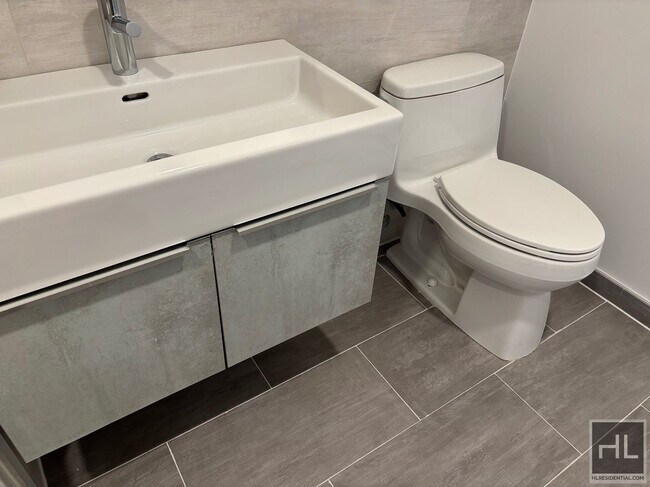 Foto del edificio - NORTHERN BOULEVARD