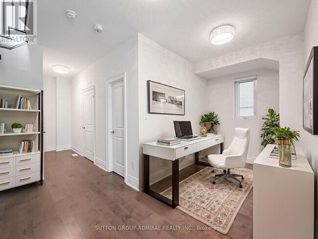 Photo du bâtiment - 27 Adaskin Ave