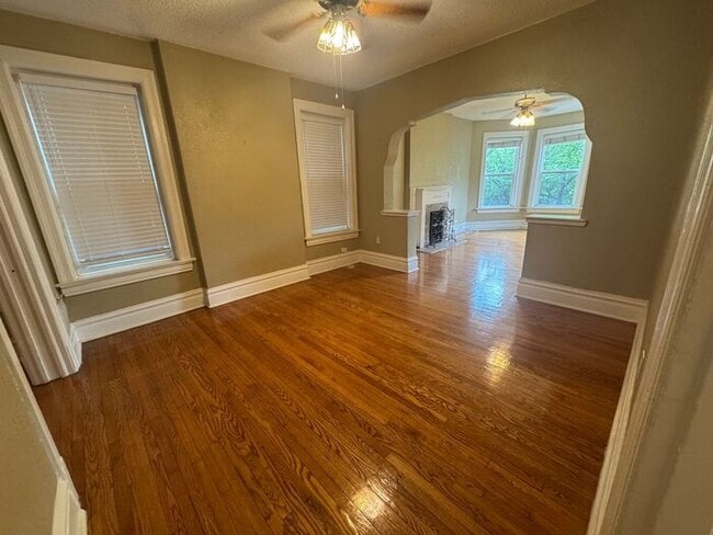 Building Photo - Delightful single-family home