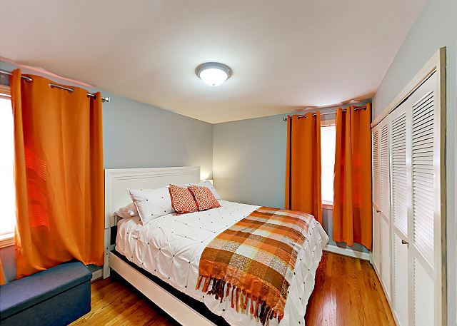 Bedroom 4 (Queen) - 5705 Vine Ridge Dr