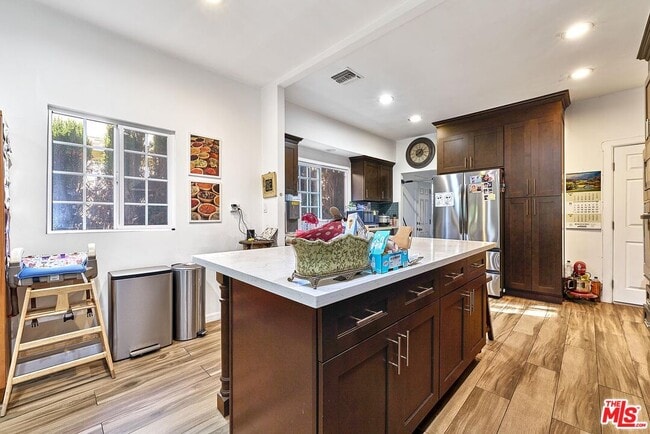 Building Photo - 162 S Ardmore Ave