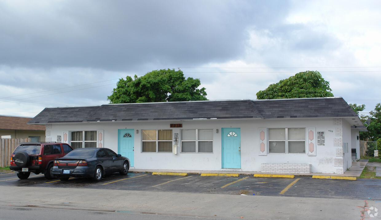 Building Photo - Emerald Apartments