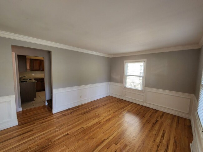Building Photo - Updated Birmingham bungalow 3 bed 2 bath