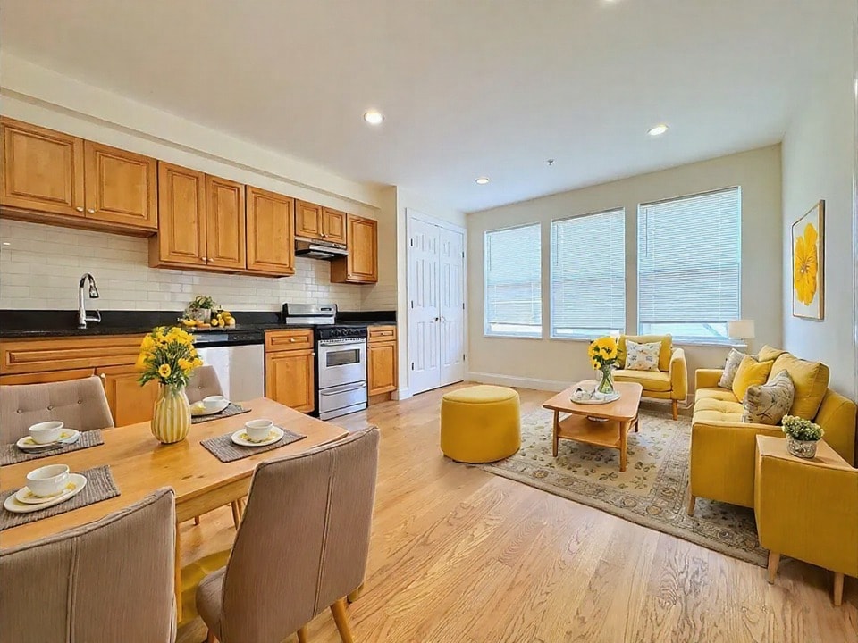 Primary Photo - 379 Harvard St