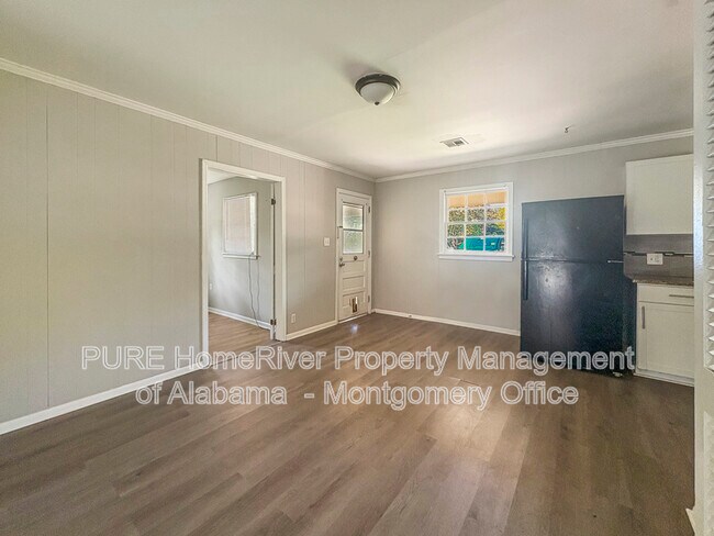 Foto del edificio - 1701 Longmeadow Dr