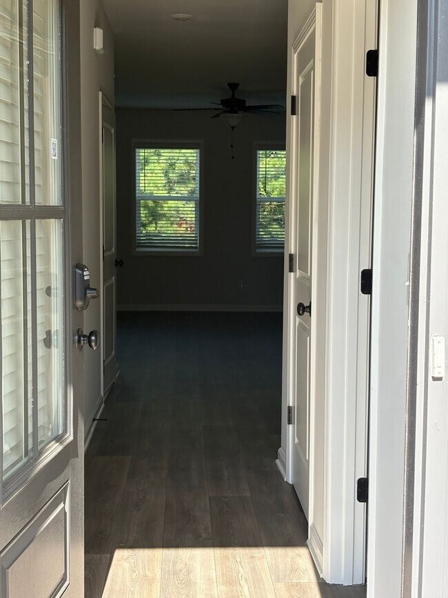 Foto del edificio - 120 Lauren St