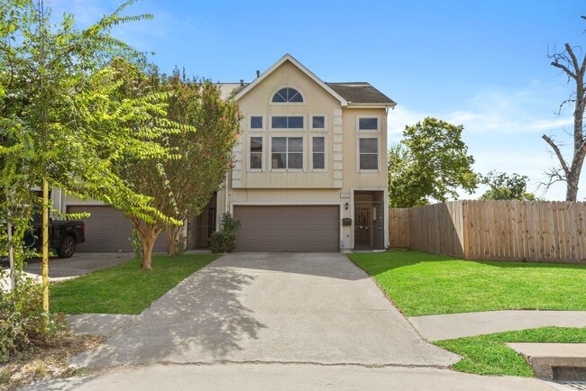 Foto del edificio - Charming 3-Bed, 2.5-Bath Home in the Heart...
