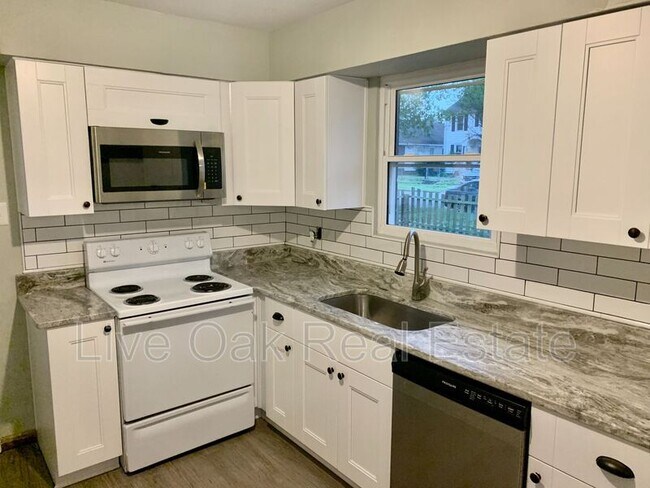 Foto del edificio - 8300 Glen Myrtle Ave