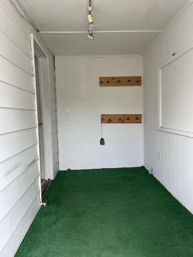Building Photo - 11 Strabane Ave