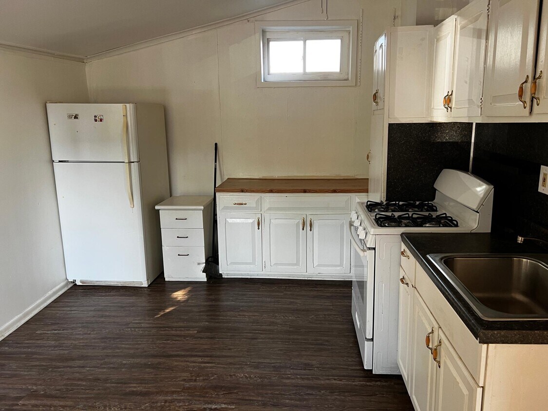 Primary Photo - 4516 Longshore Ave
