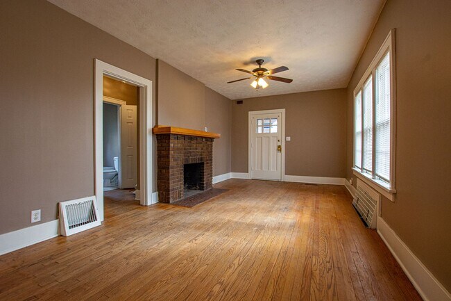 Foto del edificio - Cute 1 Bedroom / 1 Bath Home with Fenced i...