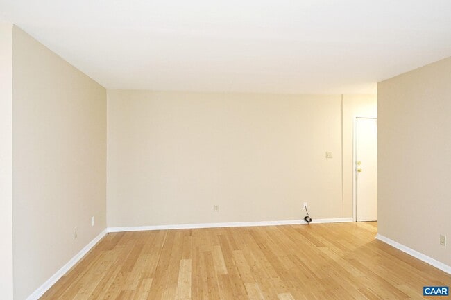 Building Photo - 545 Burgoyne Rd