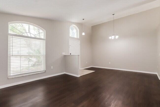 Building Photo - 411 Sonoma Dr