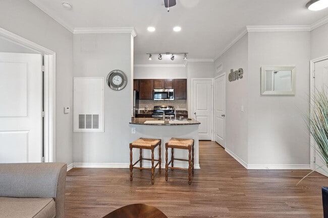 Foto del edificio - 5511 Pecan Spgs Rd