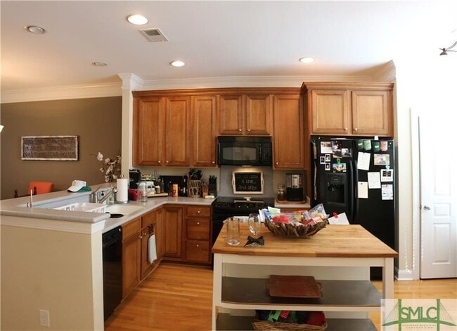 Building Photo - 213 Lakeview Dr