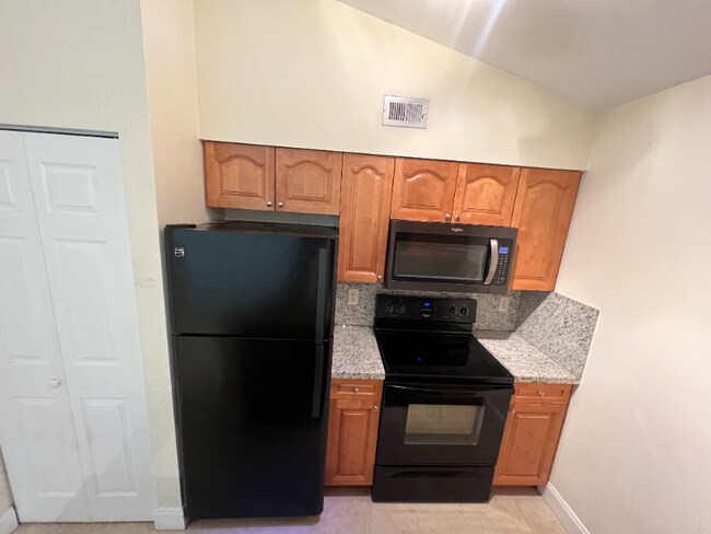 Foto del edificio - 2803 N Oakland Forest Dr