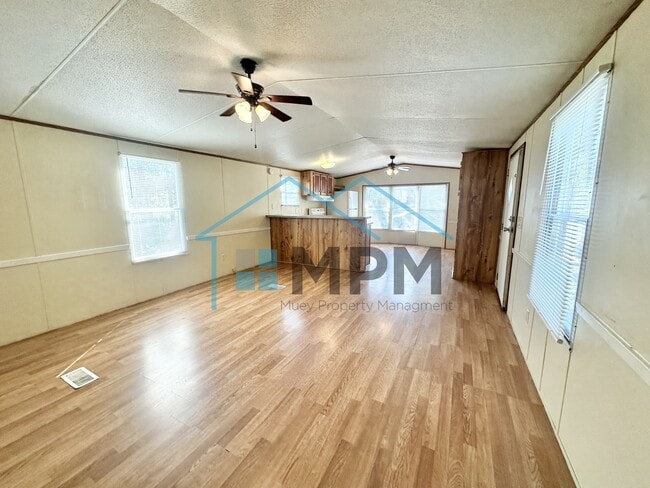 Building Photo - 229 Lilac St