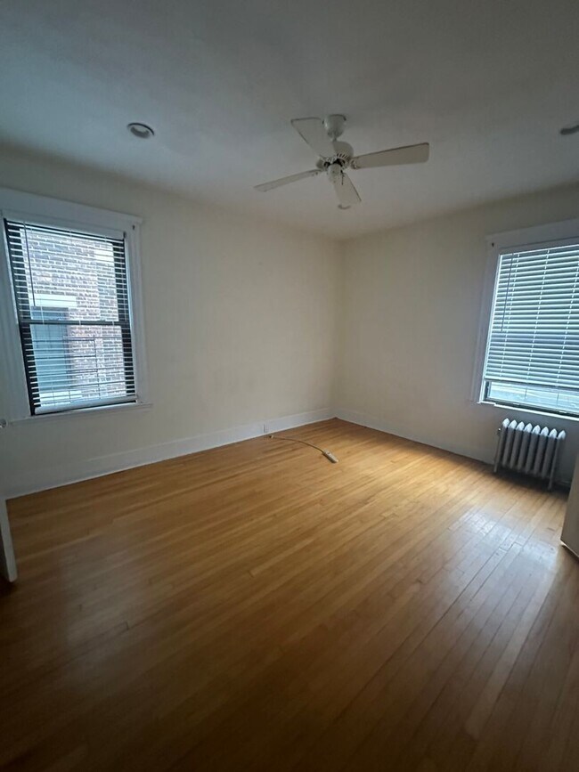 Foto del edificio - ALL/BRI Stylish & Cozy 2-bed w/H & HW + Pa...