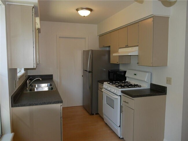 Building Photo - 8008 Pinedale Cove
