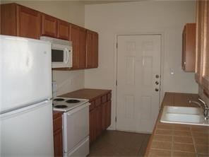 Building Photo - 200 Sandstone Dr