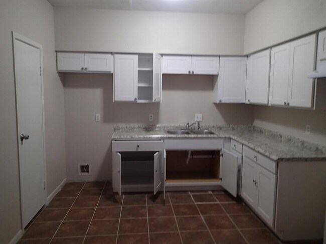 Building Photo - 9803 Club Creek Dr