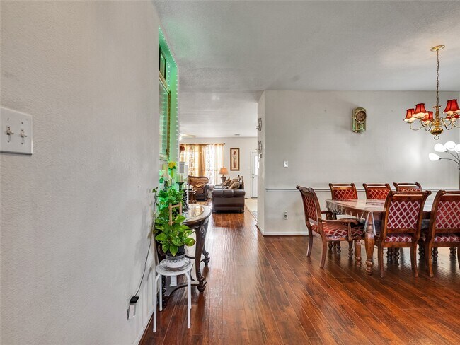 Foto del edificio - 5514 Gatesprings Ln