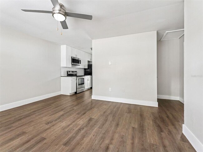 Building Photo - 3102 W San Juan St