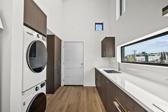 Foto del edificio - 5617 Klump Ave