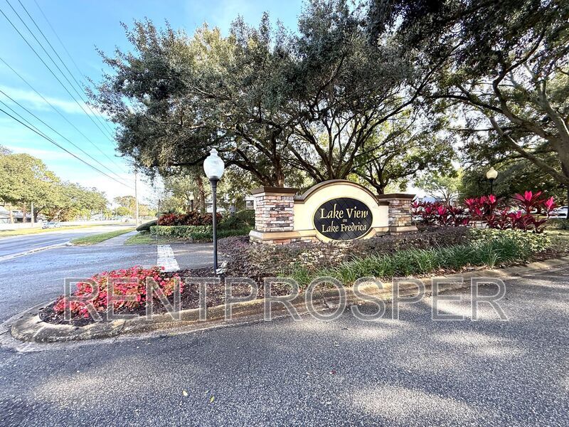 Foto principal - 5980 Scotchwood Glen