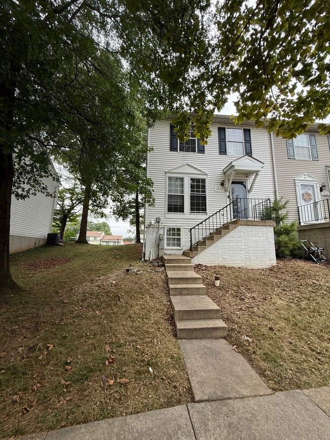 Building Photo - 3900 Queens Lace St