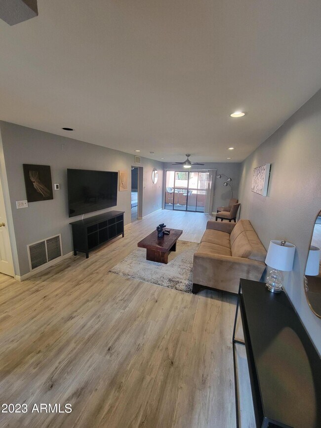 Foto del edificio - 12222 S PARADISE VILLAGE Pky