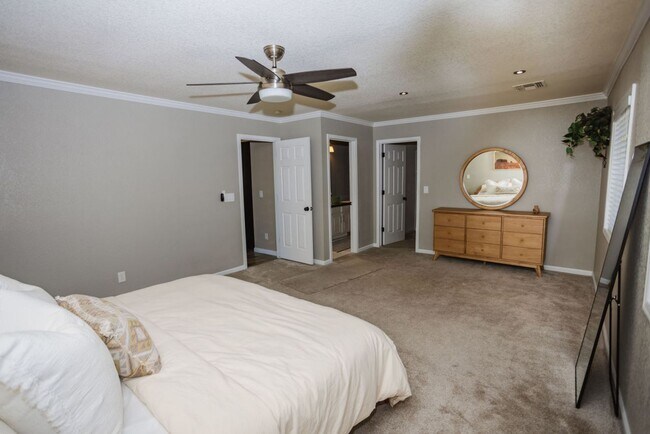 Foto del edificio - Your Year-Round Retreat in LHC!