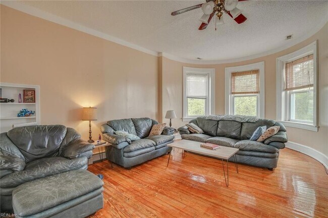 Foto del edificio - 3901 Newport Ave