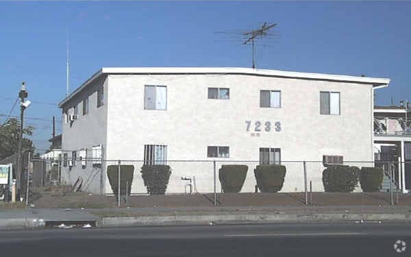 Building Photo - Sun Valley Apartments