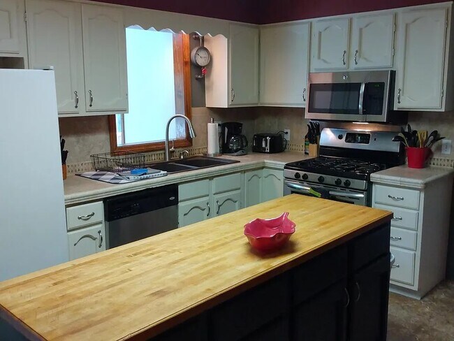 Foto del edificio - 12 Cedarcrest Dr