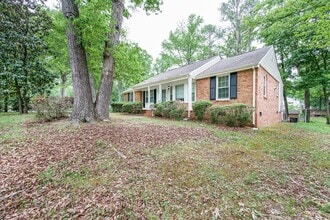 Building Photo - 1724 Featherstone Dr