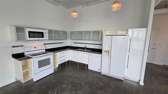 Foto del edificio - 10 SW South River Dr