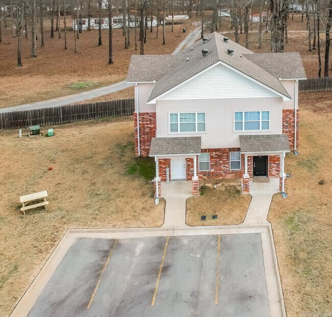 Building Photo - 1221 Sadie Dr