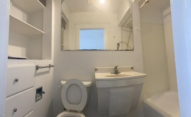 Foto del edificio - 3384 W 63rd St