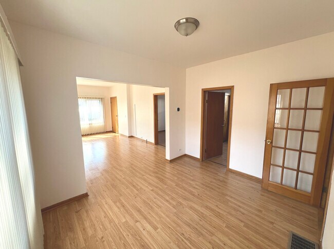 Foto del edificio - 4447 N Melvina Ave